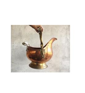 Cubo de carbón de cobre acabado antiguo con un diseño clásico y resistente e ideal para agregar encanto rústico a una chimenea - Product Image 4