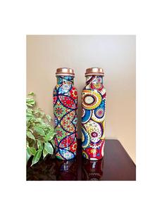 Bouteille d'eau élégante en cuivre, émaillée, à motifs floraux, faite à la main, cadeau pour les personnes soucieuses de leur bien-être dans une maison moderne - Product Image 5