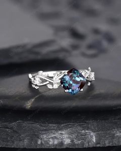 Anillo de compromiso de Alejandrita con corte de cojín de Plata de Ley 925, anillo de boda de oro blanco de naturaleza única - Product Image 2