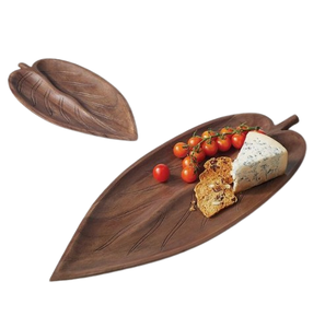 Assiette de service en bois au design moderne Feuille Finition marron durable Technique polie pour servir des collations Traite les fruits secs à la maison - Product Image 5