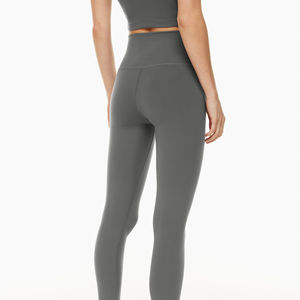 Conjunto de yoga Premium Lujoso conjunto de dos piezas diseñado para la comodidad, flexibilidad y movimiento a través de cada pose y transición - Product Image 6