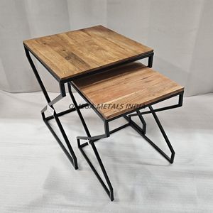 Table d'appoint grise moderne avec un profil dramatique Meuble sensuel et accrocheur pour maisons raffinées - Product Image 5