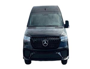 Vagoneta de Carga Usada 2024 Ultra-Lujo con Techo Alto, 4x4, Automática, 4 Asientos de Cuero, Techo Panorámico Grande - Product Image 1