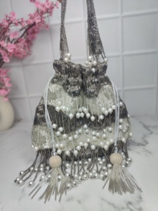 Sacs à main perlés pour femmes de qualité supérieure pour soirée disponible à un prix abordable pour l'exportation - Product Image 2