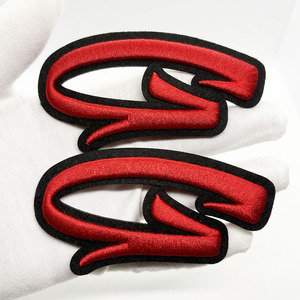 Parches Tejidos Personalizados para Gorras - Apliques Termoadhesivos con Cruz Dorada Bordada en Tejido Damasco, Diseños de Logotipos, Corazones y Flores en Colores Personalizados - Product Image 3