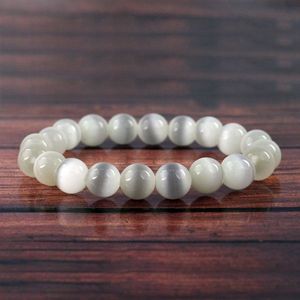 Bracelet élégant en cristal de sélénite, perles de 10 mm pour la méditation et la paix - Product Image 3
