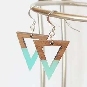 Pendientes de gota de resina personalizados de alta calidad para damas Diseño hueco elegante y elegante Directo DE LA India - Product Image 4