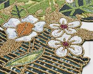 Camino de mesa hecho a mano verde floral y hoja primavera camino de mesa con cuentas tapete de mesa con cuentas chargerinch Mesa decoración regalo - Product Image 2