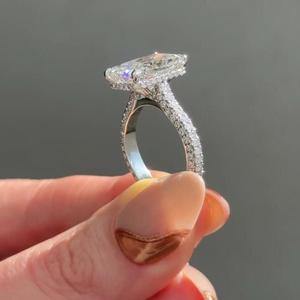 Anillo de compromiso de diamante cultivado en laboratorio con halo oculto y banda pavé de 7.30 quilates, certificado IGI - Product Image 4