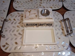 Meilleur prix Plateau de service en bois floral incrusté d'os de boeuf blanc écologique fabriqué à la main avec de la vraie perle de mère pour la décoration intérieure de la salle à manger - Product Image 5