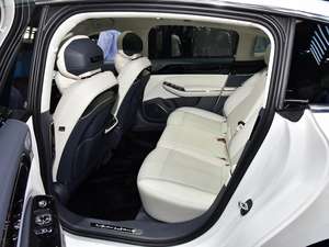 Automóvil Usado de Segunda Mano 2024 Yuan-ha-ng Y7 Edición Yuan-ha-ng, Autonomía NEDC de 201-300 km, Vehículo Eléctrico 4x4, Batería de 50-70 kWh, 120 kW - Product Image 4