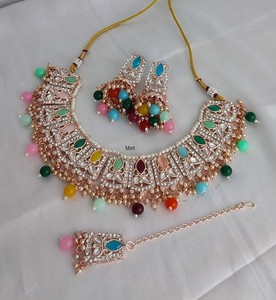 Nouveau Design Plaqué Or Perle Verte Traditionnelle & Kundan Collier Clouté Ensemble de Bijoux pour Femme - Product Image 3