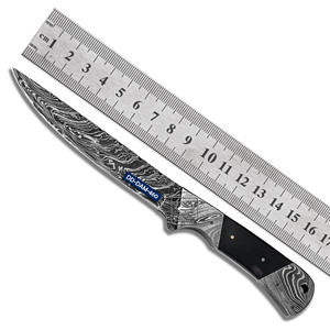 Cuchillo de caza hecho a mano personalizado con hoja de acero de Damasco, personalizable OEM, mango de madera de olivo, Funda de cuero repujado - Product Image 5