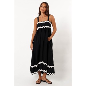 Robes noires pour femmes, élégantes, décontractées et prêtes pour les soirées, conçues pour un mouvement gracieux et un look intemporel, en provenance d'Inde - Product Image 1