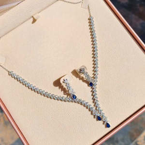 Splendides ensembles de bijoux de mariée et de joaillerie fine en saphir par Hallmark en or rose - Product Image 1