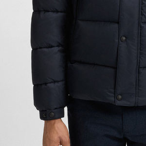 เสื้อแจ็คเก็ตพัฟเฟอร์ผู้ชายแบบมีฮู้ดปรับได้ ราคาขายส่ง สีพื้น / แขนยาว มีกระเป๋าซิปด้านข้าง วัสดุคุณภาพสูง - Product Image 3