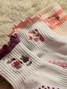 Calcetines de Pilates con Diseño de Logotipo Bordado Personalizado con Puño con Volantes, Calcetines de Yoga Antideslizantes de Algodón Suave Personalizados para Mujer - Product Image 4