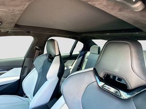 NOUVEAU VÉHICULE D'OCCASION 2025 M5 AWD BERLINE TRANSMISSION AUTOMATIQUE V8 HYBRIDE 717 CH - Product Image 2