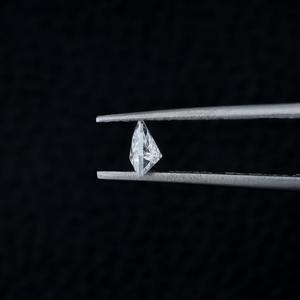 เพชรทรงสามเหลี่ยมเพาะเลี้ยงในห้องปฏิบัติการสำหรับเครื่องประดับ ต่างหูเพชรทรงสามเหลี่ยม เพชรทรงสามเหลี่ยม CVD สี E F ความสะอาด VVS VS  แบบเม็ดเดี่ยว - Product Image 2