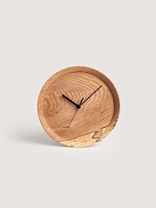 Reloj de Escritorio de Madera con Elegante Acabado en Nogal, Reloj Moderno con Manecillas Plateadas para Decoración de Oficina en Casa - Product Image 5