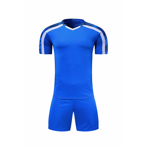 Camiseta de fútbol para jóvenes adultos con estampado personalizado de alta calidad, uniforme de fútbol de baja tasa para entrenamiento universitario, ropa de fútbol de tela lisa - Product Image 3