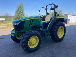 Tractor Cargador John Deere 5050E Muy Resistente y en Excelente Estado, Verde Amarillo, Maquinaria Agrícola Lista para Enviar - Product Image 5