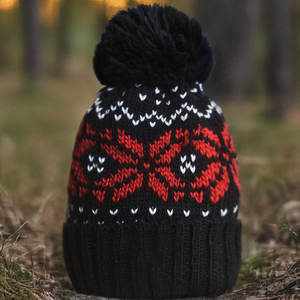 Gorro de Invierno Unisex de Punto Jacquard Acrílico con Bordado Personalizado - Product Image 1
