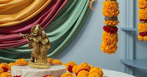 Diseño moderno Latón Radha Krishna con soporte de escultura de pavo real en el trono para la oficina en el hogar o el templo Símbolo de amor Dios Goddes - Product Image 2