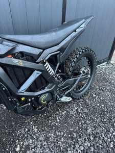 SURRON ULTRA BEE MILES 894 2024 d'occasion en excellent état, 2 clés, 1 chargeur, disponible dès maintenant - Product Image 5