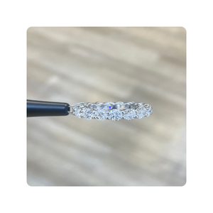 Anillo de banda de eternidad de oro de 14 quilates con diamantes naturales completos Diseño de lujo atemporal Ideal para compromiso Venta al por mayor disponible - Product Image 2