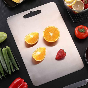 Planche à découper à surface lisse Planche à découper en acier inoxydable renforcé Planche à découper alimentaire de cuisine polyvalente avec poignée - Product Image 6