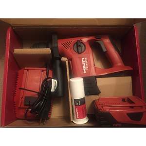 Paquete de rendimiento a batería: Taladro percutor rotatorio de grado profesional con broca SDS Plus - Product Image 2