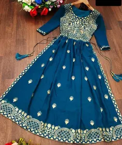 印度传统女性穿萨尔瓦·卡梅兹套装，婚礼服装和节日功能服装，阿纳卡利礼服和库尔蒂斯