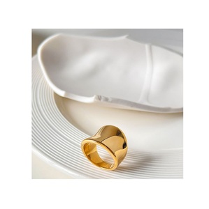 Anillos de servilleta de metal hechos a mano, ideales para cenas diarias, comidas festivas, eventos y entornos domésticos contemporáneos. - Product Image 4