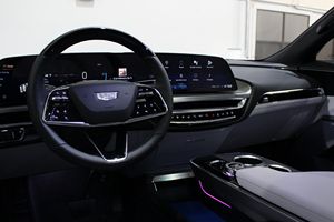 CADILLAC LYRIQ RWD DEBUT EDITION 2023 USADO, Volante a la Izquierda/Derecha - Product Image 3