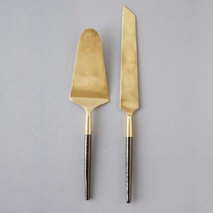 Rebanador y espátula chapada en oro de acero inoxidable, con mango de diseño, rebanador de aspecto único de acero inoxidable y espátula para servidor de pasteles - Product Image 3