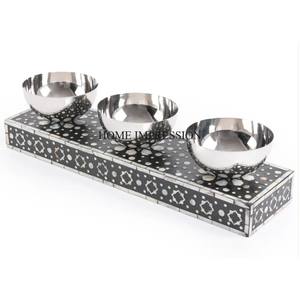 Juego de 3 cuencos de servicio de metal resistente con acabado de esmalte de color blanco de diseñador clásico con asas doradas y bandeja - Product Image 5