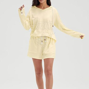 Ensemble sweat à capuche et short pour femme, coupe ajustée, matière de qualité supérieure, manches longues, en vente en ligne - Product Image 6