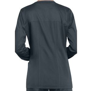 Veste de gommage médical Essential Layer avec tissu léger et chaud et ajustement professionnel pour les infirmières et le personnel de santé - Product Image 4