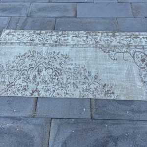 Tapis vintage, tapis d'appoint 2,6x6 pieds, tapis gris à motifs de plantes et d'arbres - Product Image 3
