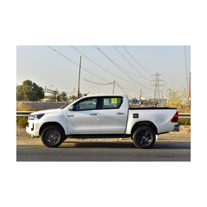 Toyotai รถกระบะดีเซลไฮลักซ์ AWD พร้อมพื้นหนังที่นั่งภายในสีเข้ม - Product Image 6