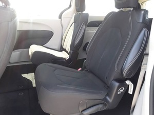 Chrysler Voyager LX Fleet 2023 Usada en Buen Estado, Minivan de 4 Puertas - Product Image 5