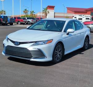 Opción de Excelente Eficiencia de Combustible: Toyota Camry XLE 2023 - Product Image 2