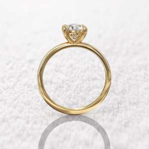 แหวนเพชรทรงรี 1.00 กะรัต เพาะเลี้ยงในห้องปฏิบัติการ สำหรับผู้หญิง ทองคำแท้ 14K เหมาะสำหรับงานแต่งงานหรืองานเลี้ยง - Product Image 5