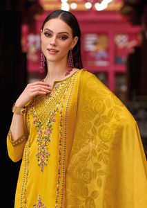 Trendy Light Rayon Kurti Set con hilo antiarrugas y trabajo hecho a mano para chicas de oficina con Organza Dupatta Viscose Work - Product Image 5