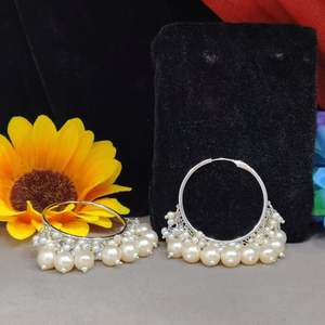 Pendientes de aro de diseño indio clásico Pearl Bali con giro moderno para uso durante todo el día, regalo de cumpleaños y Festival para los seres queridos - Product Image 2