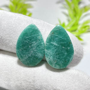 Venta al por mayor 100% Natural amazonita par de pendientes verde piedra preciosa cabujón forma de pera alto suave pulido piedras preciosas sueltas OEM - Product Image 1