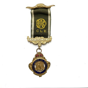 Insigne de médaille vintage 1953 Grande Loge d'Angleterre - Product Image 1