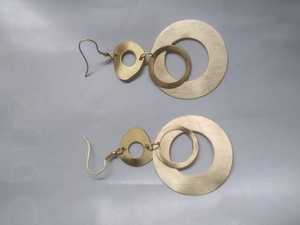 Boucles d'oreilles créoles en laiton doré de qualité supérieure Ensemble de bijoux de luxe unisexe pour une occasion de fête de Falak World Export - Product Image 4