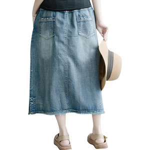 กระโปรงผ้ายีนส์ปักลายดอกไม้เอวยางยืดของผู้หญิงกระเป๋าข้างสีน้ำเงินเข้ม - Product Image 3